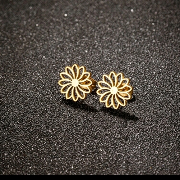 Stainless Steel minmalist gold Flower stud Earrings Korean‎ Jewelry for women - Picture 2 of 2